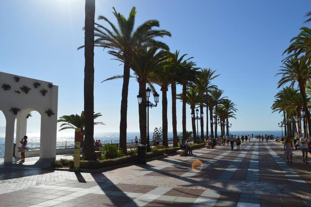 Beach Villa ,Nerja, Seaview, Pool, 3 Bedrooms, Huge Terrace And Garden מראה חיצוני תמונה